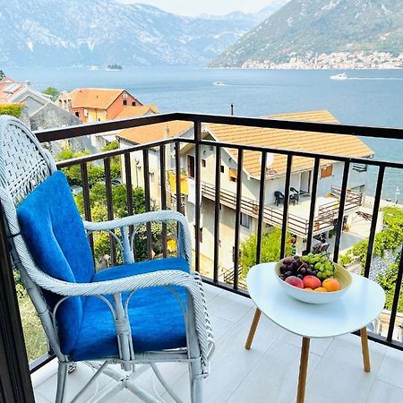 Chic Sea Front Apartment With Breathtaking Kotor Bay View Donji Stoliv Eksteriør billede