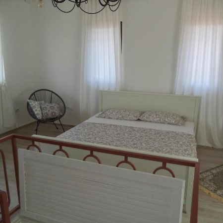 Chic Sea Front Apartment With Breathtaking Kotor Bay View Donji Stoliv Eksteriør billede