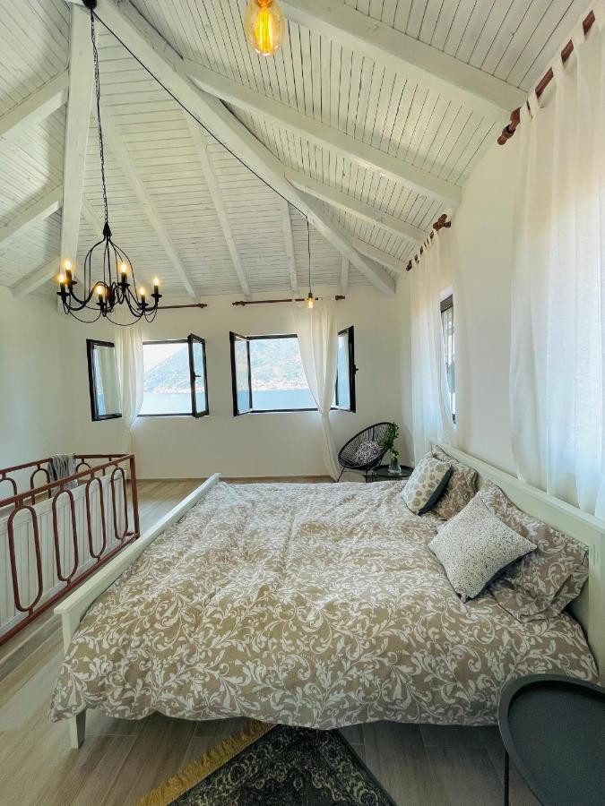 Chic Sea Front Apartment With Breathtaking Kotor Bay View Donji Stoliv Eksteriør billede