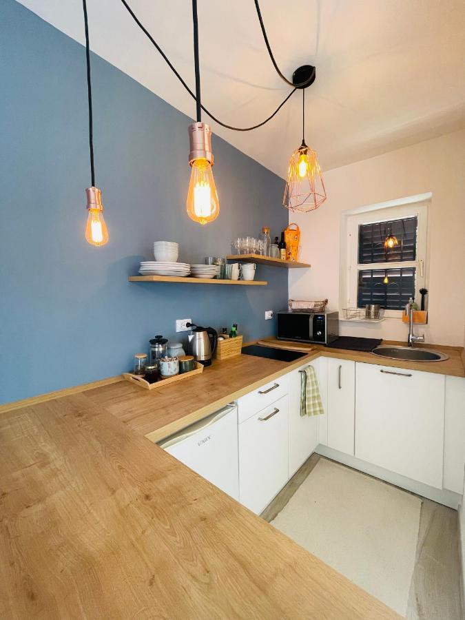 Chic Sea Front Apartment With Breathtaking Kotor Bay View Donji Stoliv Eksteriør billede