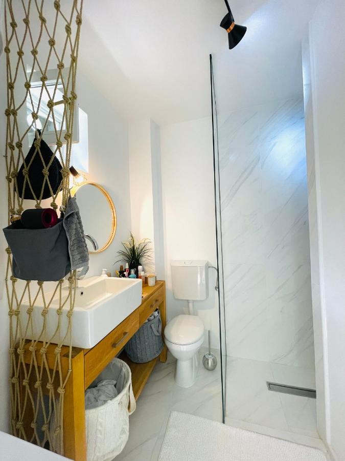 Chic Sea Front Apartment With Breathtaking Kotor Bay View Donji Stoliv Eksteriør billede