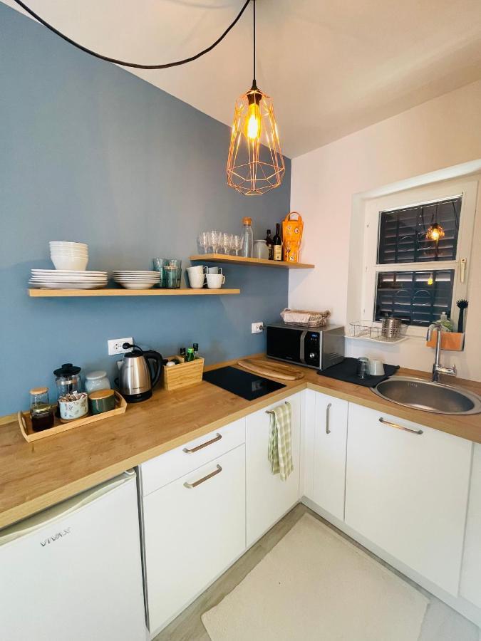 Chic Sea Front Apartment With Breathtaking Kotor Bay View Donji Stoliv Eksteriør billede