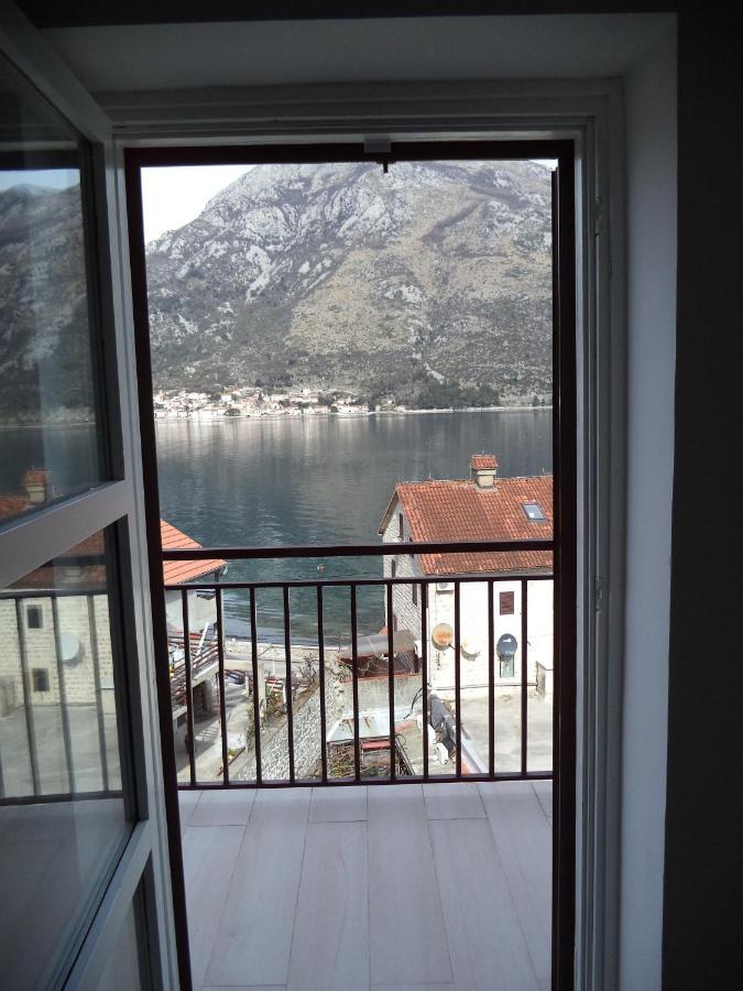 Chic Sea Front Apartment With Breathtaking Kotor Bay View Donji Stoliv Eksteriør billede