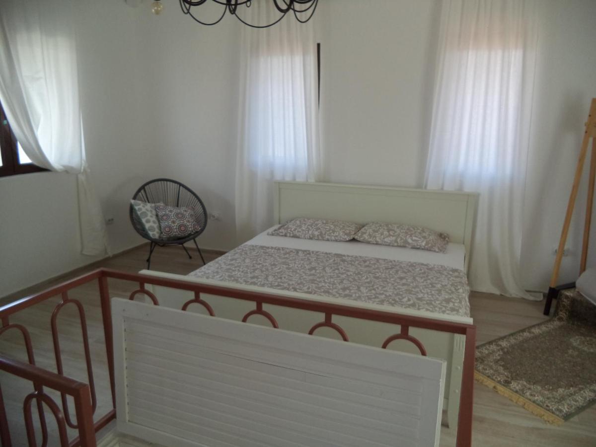 Chic Sea Front Apartment With Breathtaking Kotor Bay View Donji Stoliv Eksteriør billede